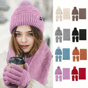 Ensembles Bonnets et Écharpes d'Hiver pour Femmes en Gros, Personnalisables avec Logo, Bonnets Tricotés de Qualité Supérieure, Épais et Chauds, avec Pompon - Product Image 1