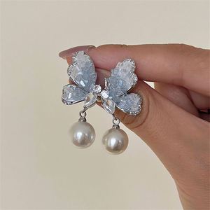 Boucles d'oreilles pendantes coréennes en cristal coloré, motif fleur et papillon, pour femmes, idéales pour les fêtes et mariages, accessoires de bijoux exquis et élégants - Product Image 2