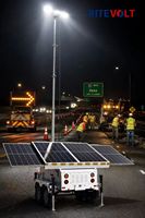 Sıcak Satış 4 Panelli Mobil Güneş Enerjili CCTV Web Kamerası PTZ Kamera Kule Işığı Treyleri 7m Direk 3 Günlük Çalışma Süresi Uzaktan Güvenlik İçin