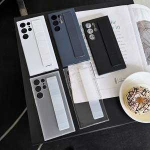 สายรัดข้อมือ<span class=keywords><strong>โทรศัพท์</strong></span>มือถือป้องกันฤดูใบไม้ร่วง <span class=keywords><strong>2023</strong></span> สายรัดซิลิโคนล่าสุดสําหรับ<span class=keywords><strong>Samsung</strong></span> S23 Ultra S24 กรณีสายรัดข้อมือธุรกิจ - Product Image 4