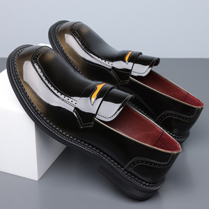 Nouvelles Chaussures Décontractées à Talon Épais et Bout Rond Rétro 2026 pour Hommes en Cuir Bruni Polyvalentes - Product Image 4
