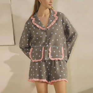 Ensemble de pyjama en gaze rose à pois pour femme, avec haut à manches longues et short, 2 pièces, personnalisable, vente en gros - Product Image 1