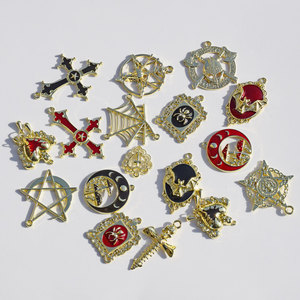 Pendentifs Halloween en alliage de style baroque, breloques DIY à thème croix, crâne, araignée, accessoires de sac, porte-clés unisexe en alliage de zinc GJ349 - Product Image 1