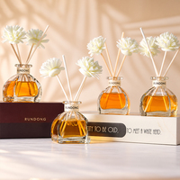 Fabricant chinois de diffuseurs à bâtonnets, diffuseur de parfum d'ambiance continu en verre carré de 50 ml avec motif floral sur le dessus