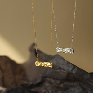 <span class=keywords><strong>Collar</strong></span> de Acero Inoxidable Vintage Aretas, <span class=keywords><strong>Collar</strong></span> de Plata y Oro de <span class=keywords><strong>18K</strong></span>, <span class=keywords><strong>Collar</strong></span> con Colgante Rectangular Martillado para Mujer - Product Image 2