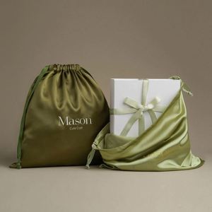Pochette personnalisée en satin vert sauge de luxe avec cordon de serrage, sac réutilisable et écologique imprimé sur mesure pour cosmétiques, bijoux, cadeaux - Product Image 2