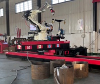 Station de travail robotisée de soudage automatique avec suivi de la couture par laser pour l'assemblage de hayons de camions
