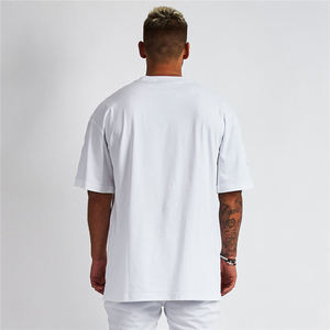 T-shirt unisexe de luxe de haute qualité en coton épais 220 GSM, coupe ample, grande taille, avec logo personnalisé, pour tenue décontractée - Product Image 3