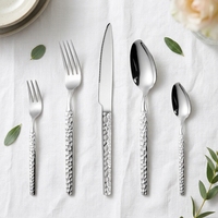 Ensemble de couverts de luxe en acier inoxydable avec manche martelé or et argent, finition poli miroir, pour mariage, avec logo personnalisé, vente en gros