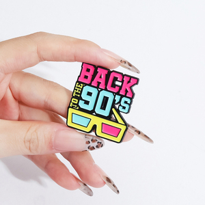 Épingles <span class=keywords><strong>en</strong></span> émail de style rétro des années 90 laissez-nous revenir broches de fête nostalgiques insigne de revers bijoux cadeaux pour les amis - Product Image 4