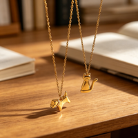 Collier minimaliste classique en acier inoxydable plaqué or 18K PVD avec pendentif chat/chien en émail