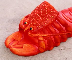 Vente en gros d'usine : Tongs d'été tendance pour hommes et femmes, pantoufles amusantes en forme de homard et de crevette pour la plage - Product Image 6