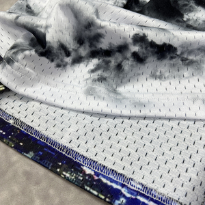 กางเกงขาสั้นลำลองพิมพ์ลายกราฟิกสำหรับผู้ชายกางเกงขาสั้นวิ่งบาสเก็ตบอลผ้าตาข่ายชายหาดออกแบบได้ตามต้องการ - Product Image 3