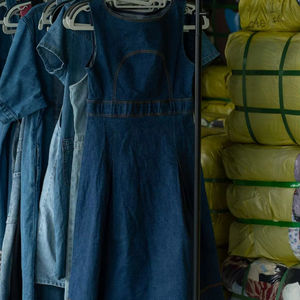 SH05 Ropa de Segunda Mano de Buena Calidad para <span class=keywords><strong>Mujer</strong></span>, Vestidos de Chifón, Camisetas de Algodón, Camisetas, Jeans, Shorts, Faldas, Ropa al Por Mayor - Product Image 1