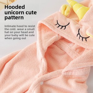 Peignoir en molleton doux corail <span class=keywords><strong>pour</strong></span> enfants, serviette à capuche absorbante <span class=keywords><strong>de</strong></span> natation <span class=keywords><strong>pour</strong></span> bébés, cape en coton avec dessin animé, portable <span class=keywords><strong>pour</strong></span> les enfants, vente en gros - Product Image 3
