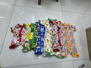 Combinaison bébé unisexe personnalisée en bambou tricoté 200-220 g/m² avec fermeture éclair bidirectionnelle, manches courtes imprimées, décontractée, automne, ODM – Nouveauté très demandée - Product Image 3