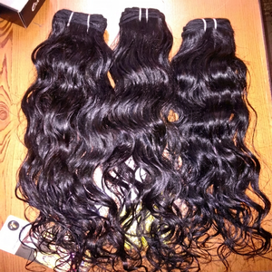Prix réduit sur les tissages de cheveux indiens Remy. Tissage de cheveux naturels vierges non traités à 100 %. Machine à cheveux de haute qualité à double trame - Product Image 1