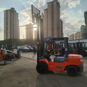 Carretilla elevadora eléctrica más vendida, 1 tonelada, 2 toneladas, 3 toneladas, todo terreno, potente carretilla elevadora diésel para terrenos difíciles, venta duradera en Shanghai - Product Image 6