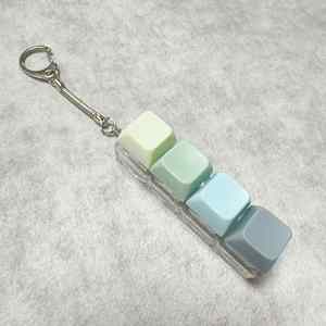 พวงกุญแจรูปคีย์บอร์ดของเล่นมาการอง 4 ปุ่ม บรรเทาความเครียด - Product Image 1