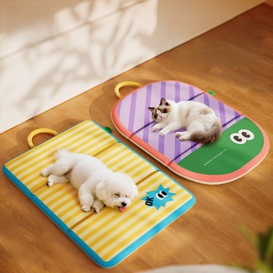 Tapete Impermeable para Mascotas de Doble Cara, Resistente a Manchas de Orina, Fácil de Limpiar, para las Cuatro Estaciones, Plegable con Asa, Cama para Perros y Gatos - Product Image 1