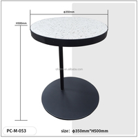 Table basse moderne convertible en fer, design d'angle bas, sur mesure pour projet extérieur, bord de table en terrazzo, mobilier de salon