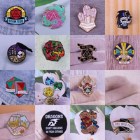 Broche en émail de dessin animé de qualité supérieure, motif Dragons Octopus Dice Game, badge métallique plaqué, pour veste en jean, sac à dos, à offrir