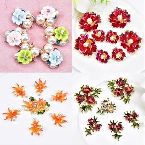 Broche de mariée rétro en alliage, ornée de strass, de perles, de fleurs et de diamants, pour coiffure DIY et robe de mariée, vente en gros d'usine - Product Image 2