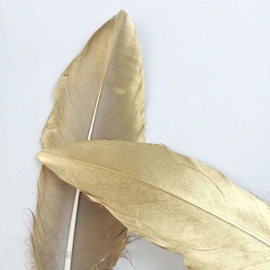 Plumas de Ganso Color Dorado en Aerosol, Venta Económica, 15-20CM, Plumas de Ganso Nagorie de Buena Calidad para Decoración de Sombreros y Pendientes - Product Image 3