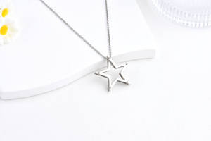 Mode Double Couche Argent Plaqué En Acier Inoxydable Étoile Pendentif Collier Fine Jewelry avec Design Creux - Product Image 3