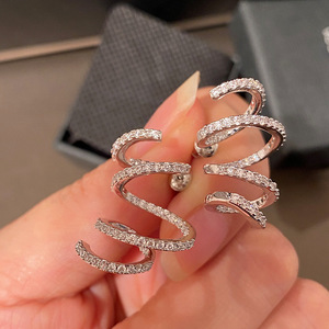 Orecchini a Cerchio Rotondi Eleganti e Minimalisti, Gioielli Chic per Donne, per Uso Quotidiano, Outfit da Festa, Accessorio Regalo - Product Image 1