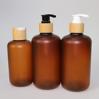 Botol Plastik PET Amber Berlapis Embun Beku dengan Tutup Bambu, Wadah Kosmetik Isi Ulang untuk Sampo, Losion, Perawatan Kulit
