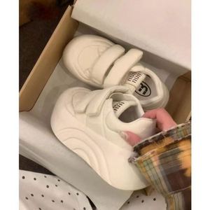 Zapatillas Modernas para Mujer, Estilo Feo-Modern, Punta Redonda y Suela Gruesa, Cómodas con Velcro, Versátiles para Uso Diario, Color Blanco - Product Image 1