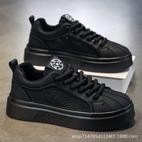 Baskets blanches à lacets pour hommes, nouvelle collection été, en maille respirante, semelle fine en plastique, chaussures de sport décontractées, style skate, doublure en tissu