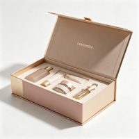 Boîte de soin de la peau personnalisée de luxe rose poudré et or avec 5 inserts, finition dorée, boîte rigide en carton magnétique pour ensemble cosmétique