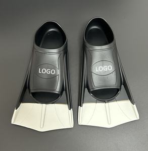 Tamaño de natación y buceo perfecto para principiantes, niños, niñas, niños, adultos, aletas de Entrenamiento de natación, cómodas aletas de natación de silicona - Product Image 1