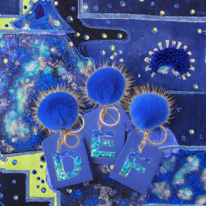 Mode doux <span class=keywords><strong>bleu</strong></span> <span class=keywords><strong>pompon</strong></span> boule <span class=keywords><strong>porte</strong></span>-clés 26 lettres anglaises résine <span class=keywords><strong>porte</strong></span>-clés personnalisé <span class=keywords><strong>clé</strong></span> de voiture accessoires - Product Image 5