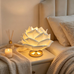 Lampe de table esthétique en forme de rose, lumière LED rose et blanche romantique pour la décoration de la chambre à coucher, cadeau de mariage ou de la Saint-Valentin - Product Image 1