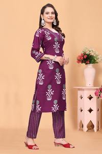 ชุดคุर्ตาพิมพ์ลายสีแดงเลือดหมูสำหรับผู้หญิง รุ่น 3008 ผ้าโพลีเรยอน เป็นมิตรกับสิ่งแวดล้อม ชุดเซ็ตขายส่ง ไซส์ S ถึง 3XL - Product Image 3