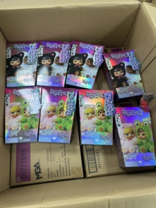 Disponibili e Pronti per la Spedizione: Bratzz Bratziezz Iconzz Series - Ciondoli Peluche Animali, Blind Box, Charm per Borsa Telefono, Clip, Portachiavi Misteriosi - Product Image 1