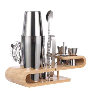 Toptan fabrika Barware aracı aksesuarları 700/600ml kokteyl Shaker paslanmaz çelik bambu standı ile barmen kiti Set