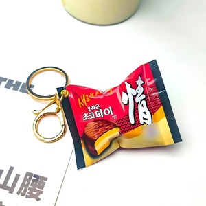 Gantungan Kunci Pie Cokelat Korea Kemasan Snack Realistis Tas Snack Kreatif Liontin Tas Dekorasi Makanan dan Mainan - Product Image 3