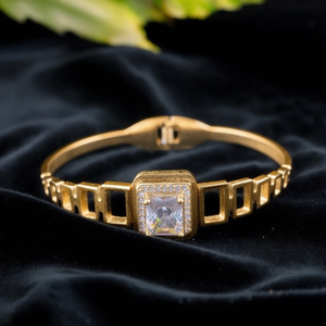 Brazalete de Cristal con Baño de Oro PVD, Acero Inoxidable 316L, Diseño de Bisel Cuadrado con Incrustaciones de Piedras, Joyería de Moda Unisex - Product Image 3
