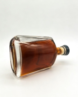 Bouteille en verre pour spiritueux et liqueurs, vente en gros et OEM, choix premium, bouteille plate carrée élégante et épurée, transparente, 500 ml 750 ml