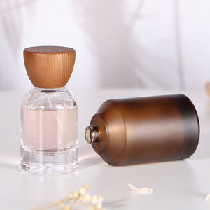 制造商在中国30毫升空豪华玻璃香水喷雾瓶与木帽 - Product Image 5