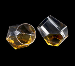 Verres <span class=keywords><strong>à</strong></span> <span class=keywords><strong>vin</strong></span> diamantés Verres <span class=keywords><strong>à</strong></span> <span class=keywords><strong>vin</strong></span> sans pied Ventes entières Tasse <span class=keywords><strong>à</strong></span> <span class=keywords><strong>vin</strong></span> - Product Image 3