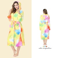 Peignoir de nuit en flanelle épaisse à imprimé dessin animé mignon, chaud pour l'hiver, à capuche, long, pour femmes, idéal pour le spa et la douche