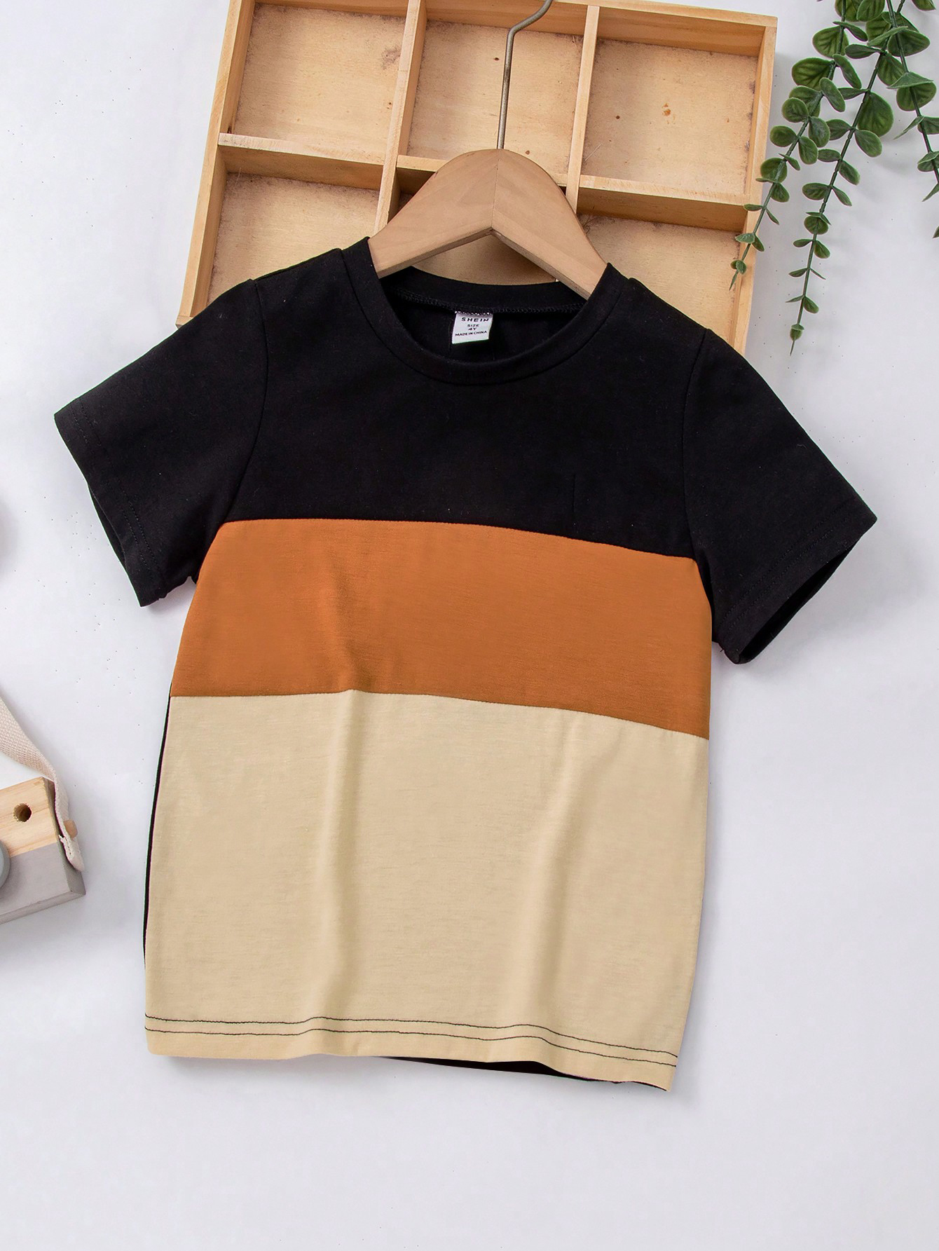 Noir, marron, kaki