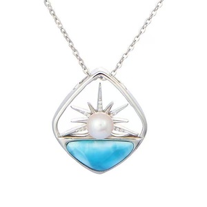 Collar con Colgante de Plata de Ley 925 con Larimar Azul Natural y Perla de Agua Dulce, Joyería Hawaiana con Temática Marina - Product Image 1