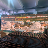 Panneau d'affichage à LED d'intérieur HD polychrome P2.6 fond de scène géant pour la publicité vidéo location écran de scène d'exposition courbe