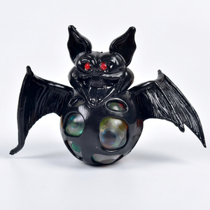 Pelota Antiestrés de TPR con Forma de Murciélago de Halloween de 14.5cm, Juguete Sensorial de Ventilación con Cuentas, Ideal para Bromas y Fiestas Infantiles - Product Image 1
